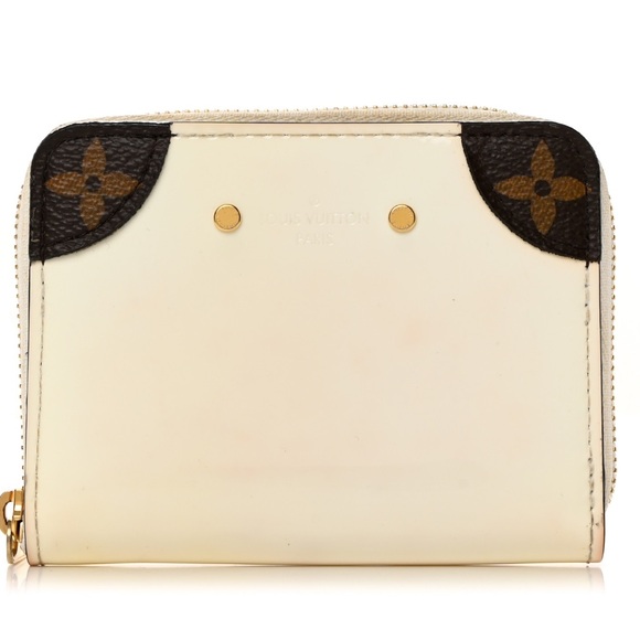 Louis Vuitton Handbags - LOUIS VUITTON Patent Miroir Venice Zippy Card Wallet 🤍